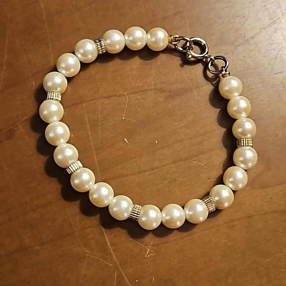 Faux Pearl Bracelet - Picture 2 of 2